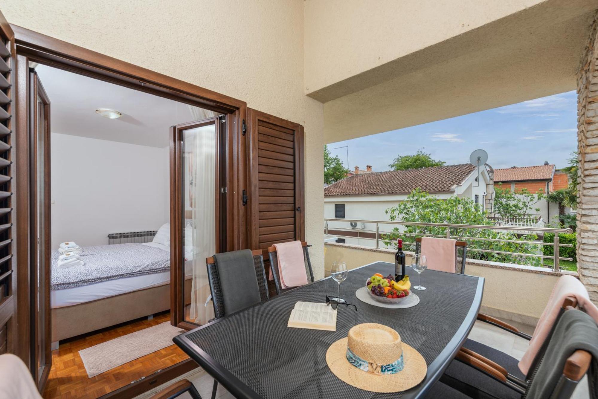 Apartments Marizela Пореч Экстерьер фото